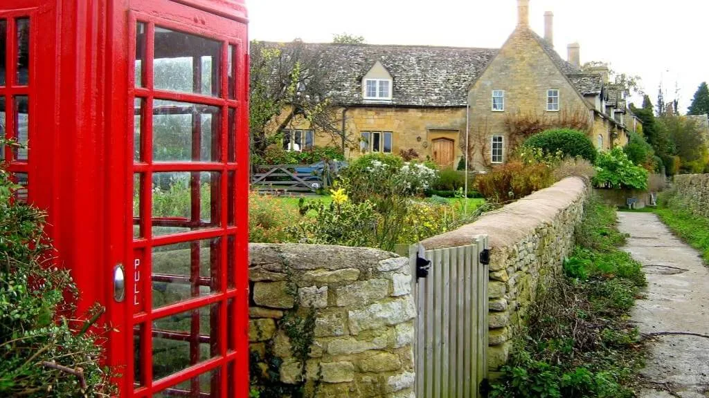 youtube-video-uploads-England-england-35514800-1024-768